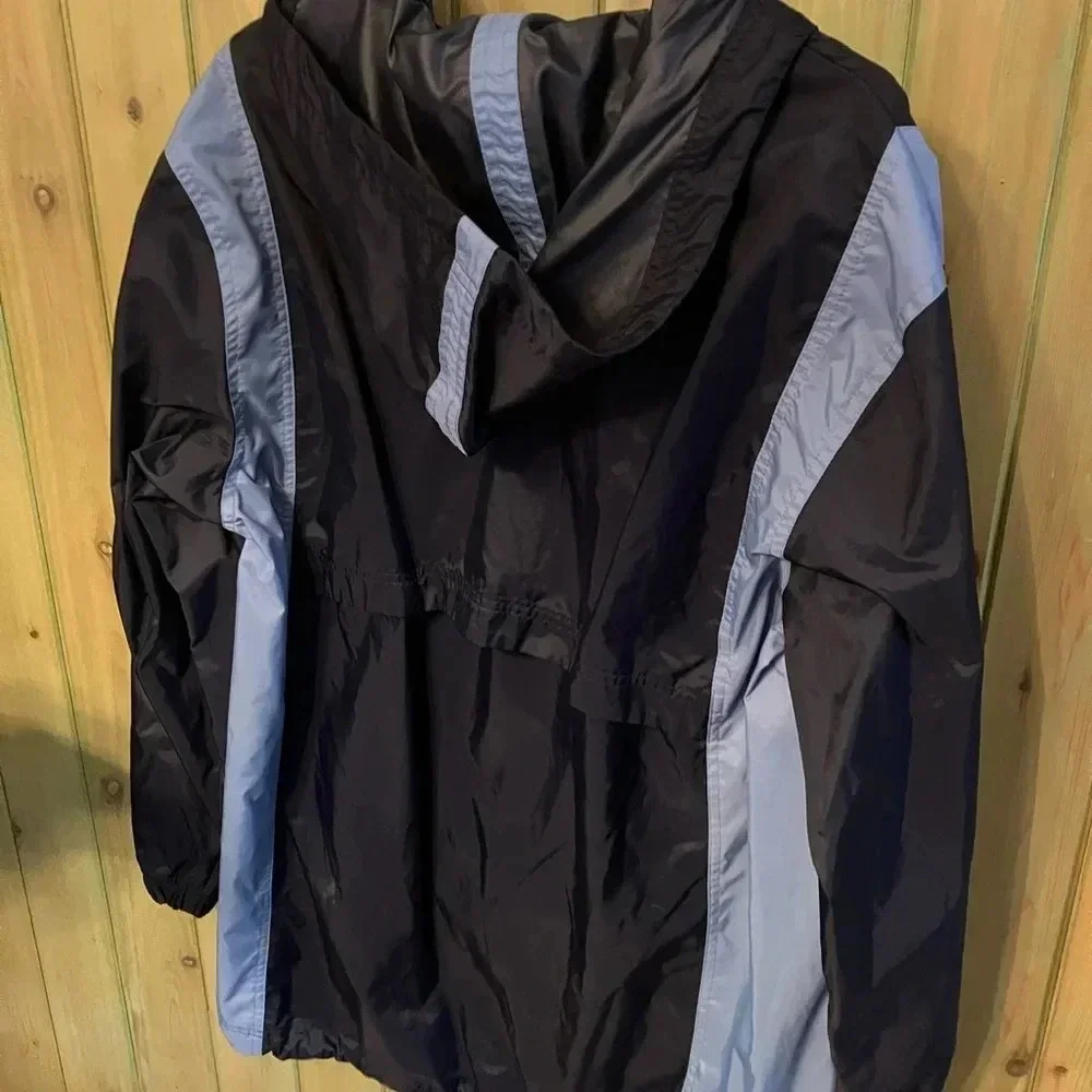 Men’s Nike hooded windbreaker. - Picture 2 of 3